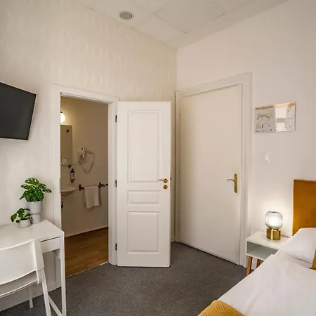 Elisabeth Old Town 3*