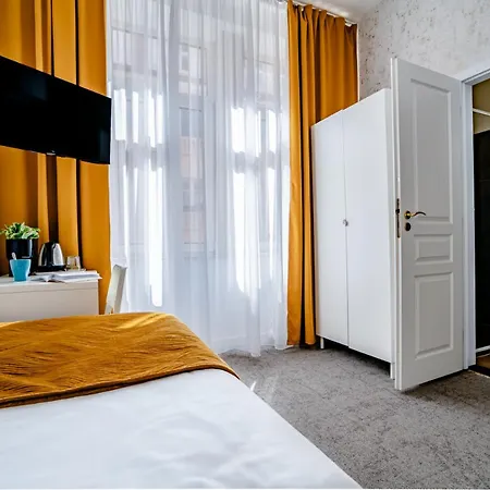 Отель Elisabeth Old Town 3*
