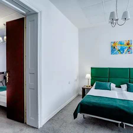 Отель Elisabeth Old Town 3*