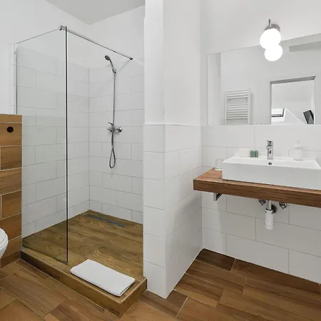 Отель Elisabeth Old Town 3*